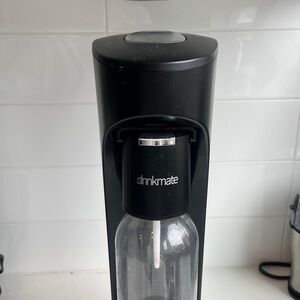 Drinkmate Black Carbonation Machine